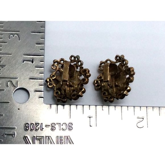 Vintage Clip On Earrings Gold Toned Rope Design Oval With Cameo Girl Smelling Fl - Picture 5 of 5